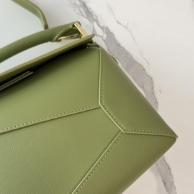 Loewe  Новая версия сумки Puzzle Ed