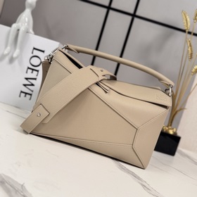Loewe  Новая цветовая гамма. Сумка P