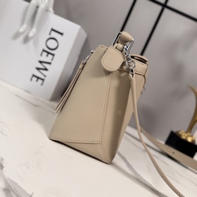 Loewe  Новая цветовая гамма. Сумка P