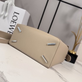 Loewe  Новая цветовая гамма. Сумка P