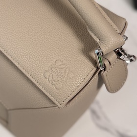 Loewe  Новая цветовая гамма. Сумка P