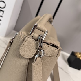 Loewe  Новая цветовая гамма. Сумка P