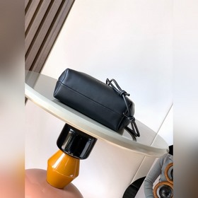 Новинка： Сумочка из гладкой телячьей к