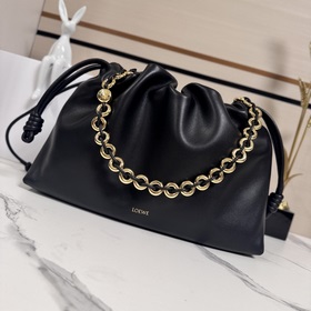 Новая модель Loewe — большая сумка Fla