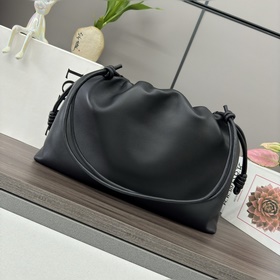 Новая модель Loewe — большая сумка Fla