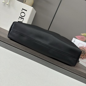 Новая модель Loewe — большая сумка Fla