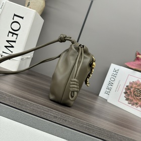 Кошелек Loewe Flamenco из мягкой кожи 