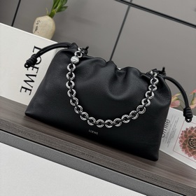 Новая модель Loewe — большая сумка Fla