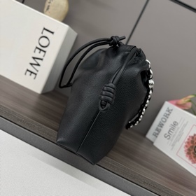 Новая модель Loewe — большая сумка Fla
