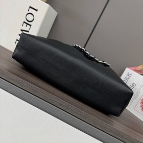 Новая модель Loewe — большая сумка Fla