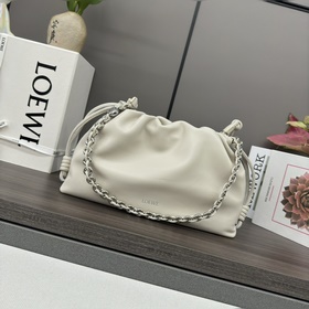 Кошелек Loewe Flamenco из мягкой кожи