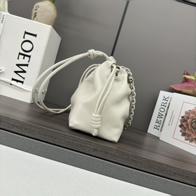 Кошелек Loewe Flamenco из мягкой кожи 