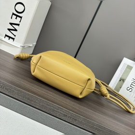 Кошелек Loewe Flamenco из мягкой кожи 