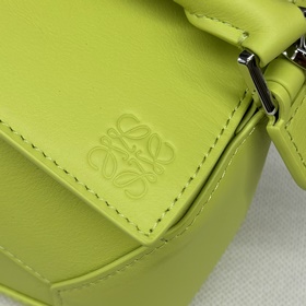 Loewe  Новая коллекция： мини-сумка Pu