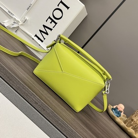 Loewe Мини-сумка Puzzle Edge из атла