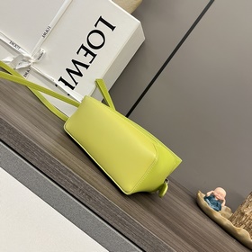 Loewe Мини-сумка Puzzle Edge из атла