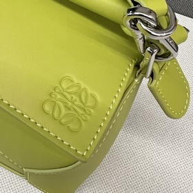 Loewe Мини-сумка Puzzle Edge из атла