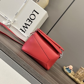 Loewe Мини-сумка Puzzle Edge из атла
