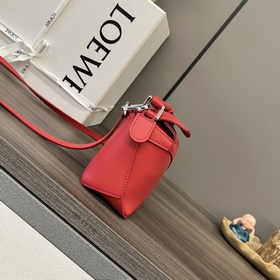 Loewe Мини-сумка Puzzle Edge из атла