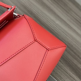 Loewe Мини-сумка Puzzle Edge из атла
