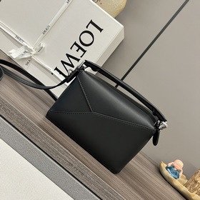 Loewe Мини-сумка Puzzle Edge из атла