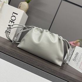 Кошелек Loewe Flamenco из мягкой кожи 