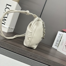 Кошелек Loewe Flamenco из мягкой кожи 
