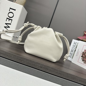 Кошелек Loewe Flamenco из мягкой кожи 