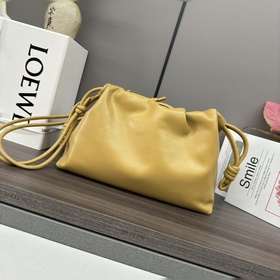 Кошелек Loewe Flamenco из мягкой кожи 
