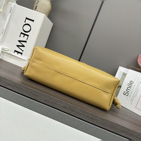 Кошелек Loewe Flamenco из мягкой кожи 