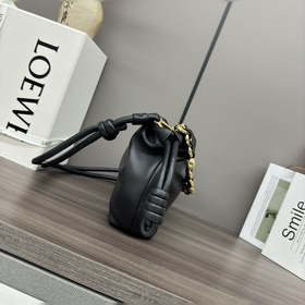 Кошелек Loewe Flamenco из мягкой кожи 
