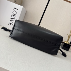Кошелек Loewe Flamenco из мягкой кожи 