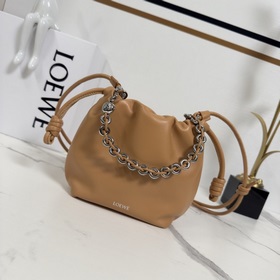 Кошелек Loewe Flamenco из мягкой кожи