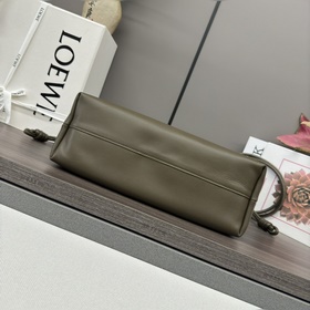 Кошелек Loewe Flamenco из мягкой кожи 