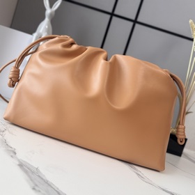 Новая модель Loewe — большая сумка Fla