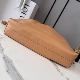 Новая модель Loewe — большая сумка Fla