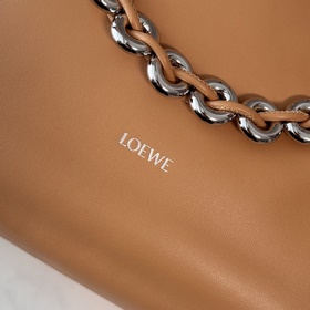 Новая модель Loewe — большая сумка Fla