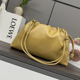 Новая модель Loewe — большая сумка Fla
