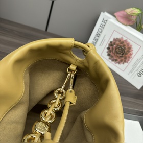 Новая модель Loewe — большая сумка Fla