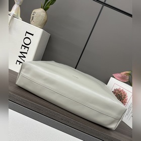 Новая модель Loewe — большая сумка Fla