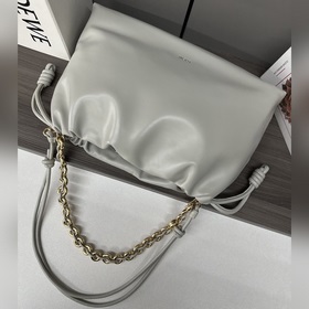 Новая модель Loewe — большая сумка Fla