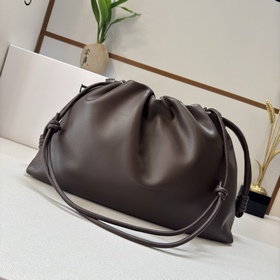 Новая модель Loewe — большая сумка Fla