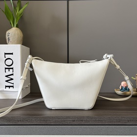 Loewe Классическая сумка-хобо Hammock