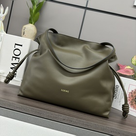 Новая модель Loewe — большая сумка Fla