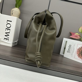 Новая модель Loewe — большая сумка Fla