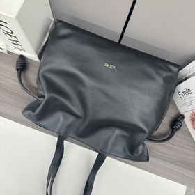 Новая модель Loewe — большая сумка Fla