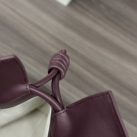 Новая модель Loewe — большая сумка Fla
