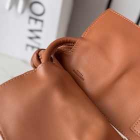 Новая модель Loewe — большая сумка Fla