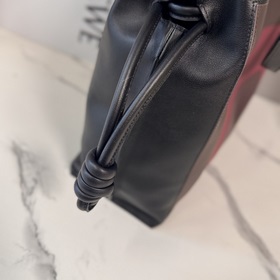 Новая цветовая гамма Loewe： сумка Flam
