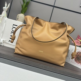 Новая модель Loewe — большая сумка Fla